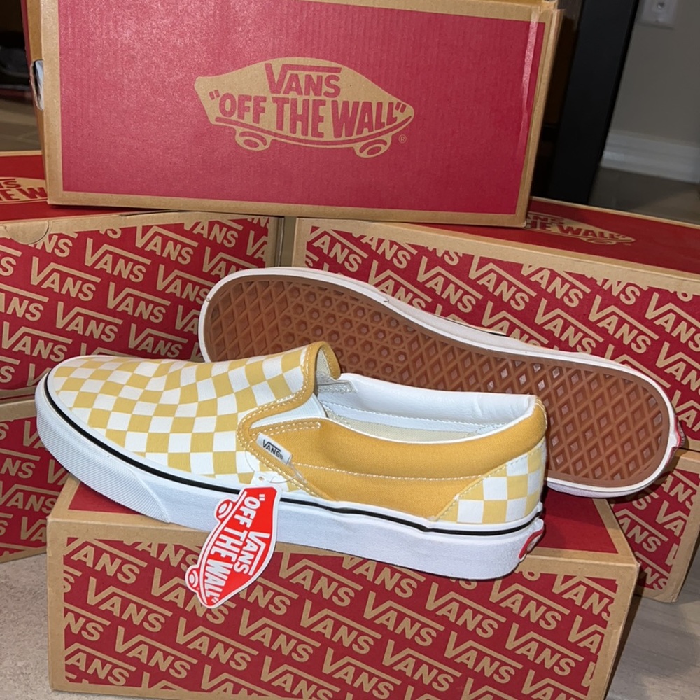 COPY - 🤙🏻 VANS CLASSIC SLIP ON SHOES IN CHECKERBOARD YELLOW 🤙🏻 NWT - Picture 4 of 7